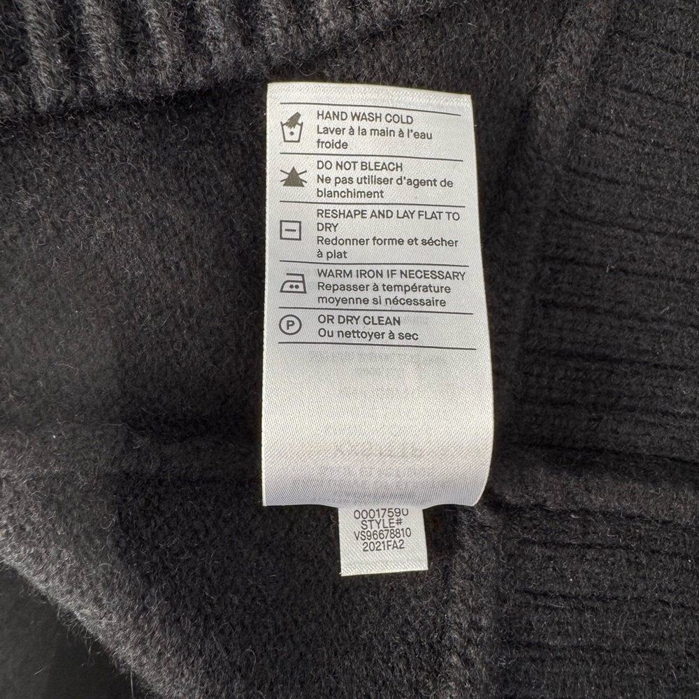 Vince 100% Cashmere V-Neck Sweater - Classic Black - Size XXS (Fits XS) - Picture 12 of 12